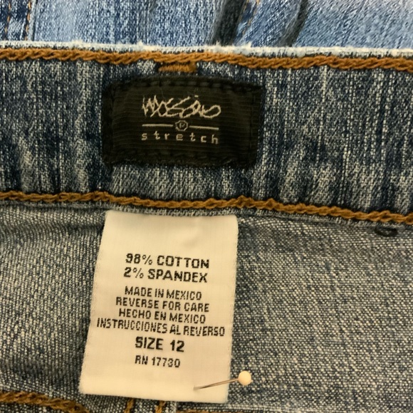 Like New Mossimo Stretch Light Wash Blue Jeans - Picture 3 of 11